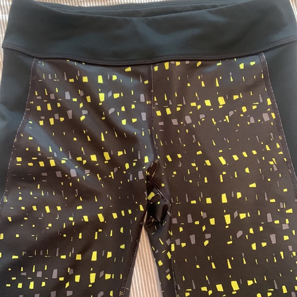 Women’s Nike and UA tights - Picture 10 of 16